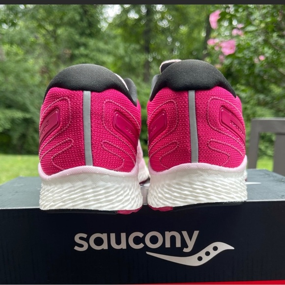 BNIB size 10 Saucony Freedom 3 running shoes
Brand new never worn..SOLD OUT! - Picture 4 of 5